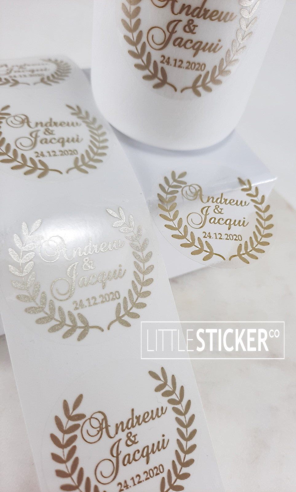 Pegatinas para productos comerciales, nombres o eventos. Diseño de corona de hojas con nombres, números y texto personalizados. ¡Elige el color y el tamaño de la pegatina!