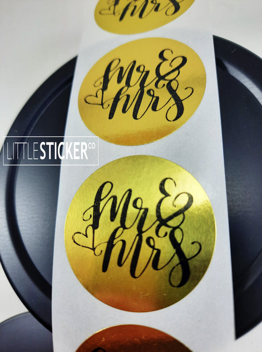 Mr & Mrs stickers. 35mm round Gold stickers with black ''Mr & Mrs'' with cute heart outline